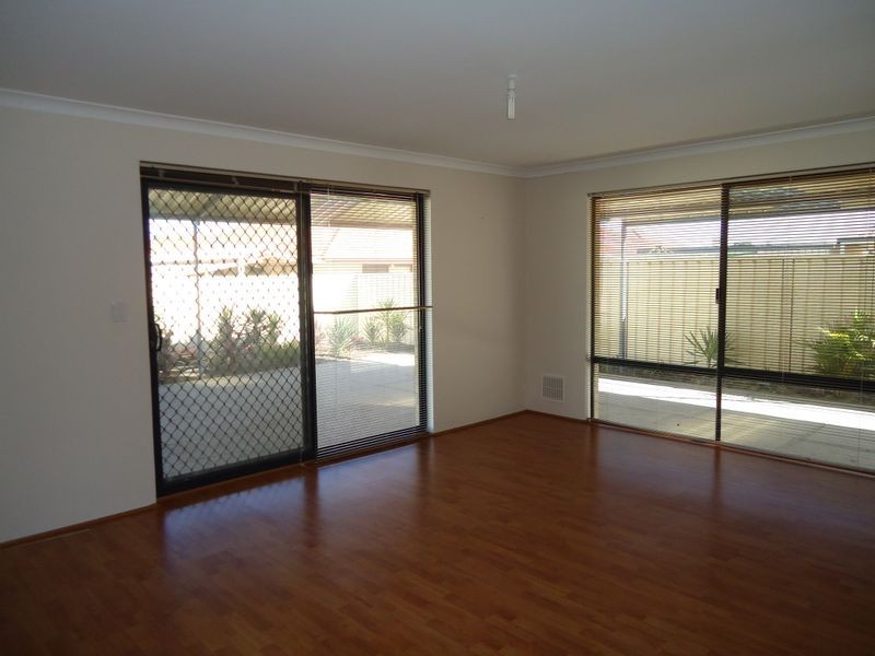 33 Mica Mews, Wattle Grove WA 6107