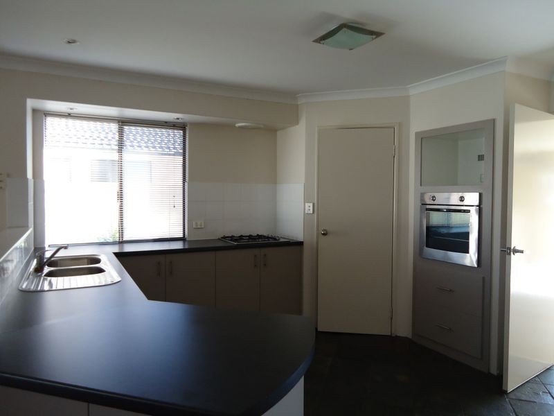 33 Mica Mews, Wattle Grove WA 6107