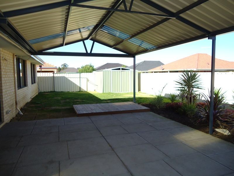 33 Mica Mews, Wattle Grove WA 6107