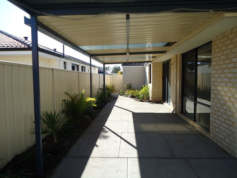 33 Mica Mews, Wattle Grove WA 6107