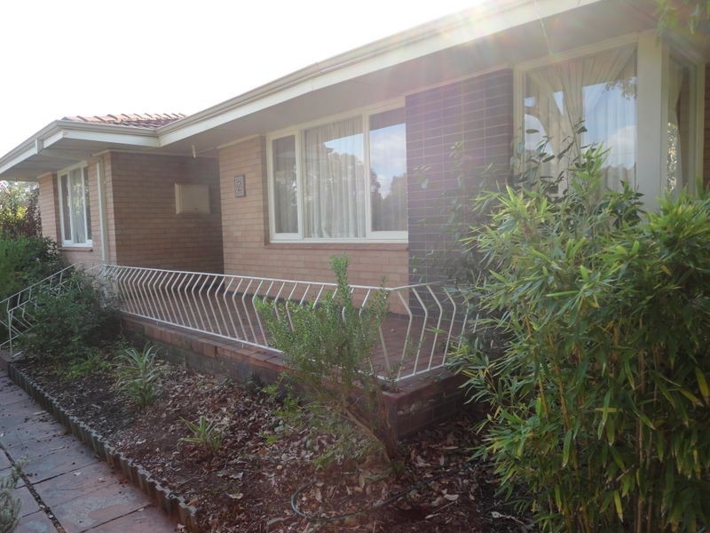 2 Traylen Road, Kalamunda WA 6076