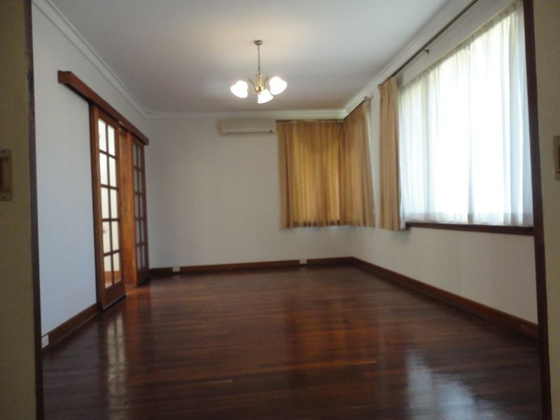 2 Traylen Road, Kalamunda WA 6076