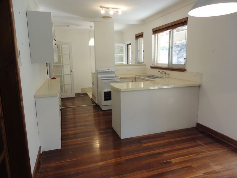 2 Traylen Road, Kalamunda WA 6076