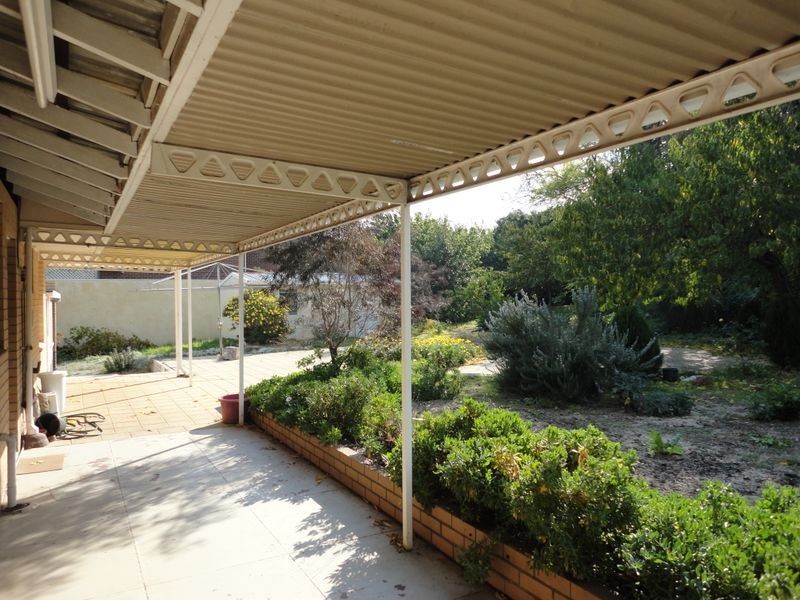 2 Traylen Road, Kalamunda WA 6076