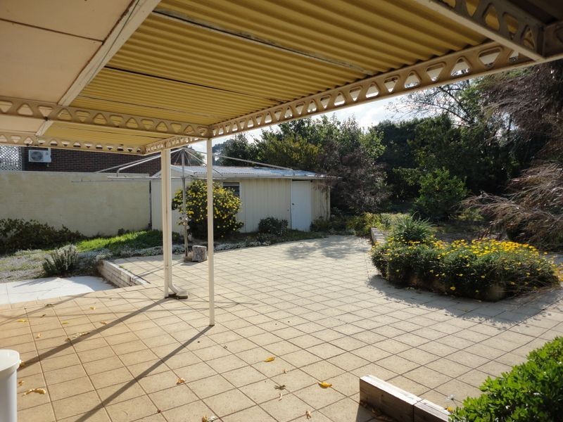 2 Traylen Road, Kalamunda WA 6076