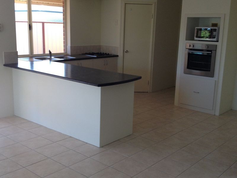 37 Lambertia Crescent, High Wycombe WA 6057