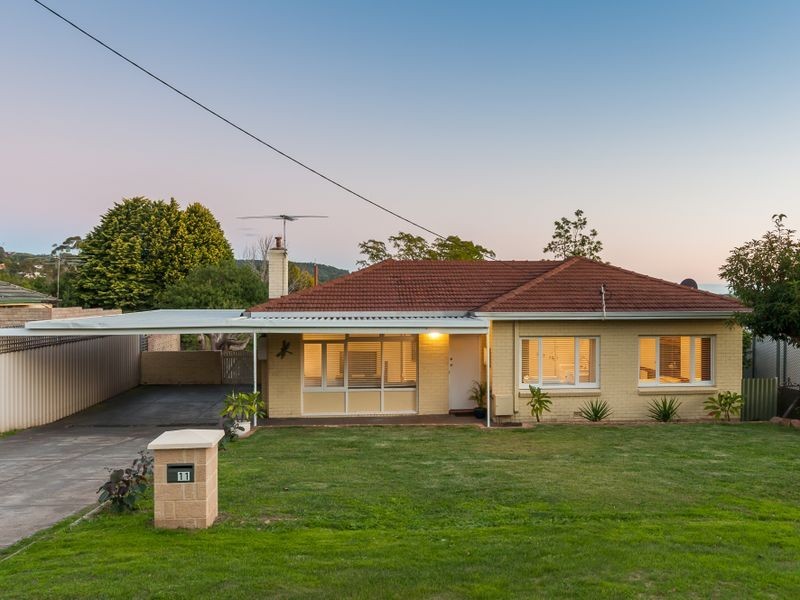 11 Weston Drive, Swan View WA 6056
