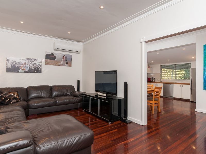 11 Weston Drive, Swan View WA 6056