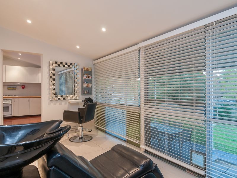 11 Weston Drive, Swan View WA 6056