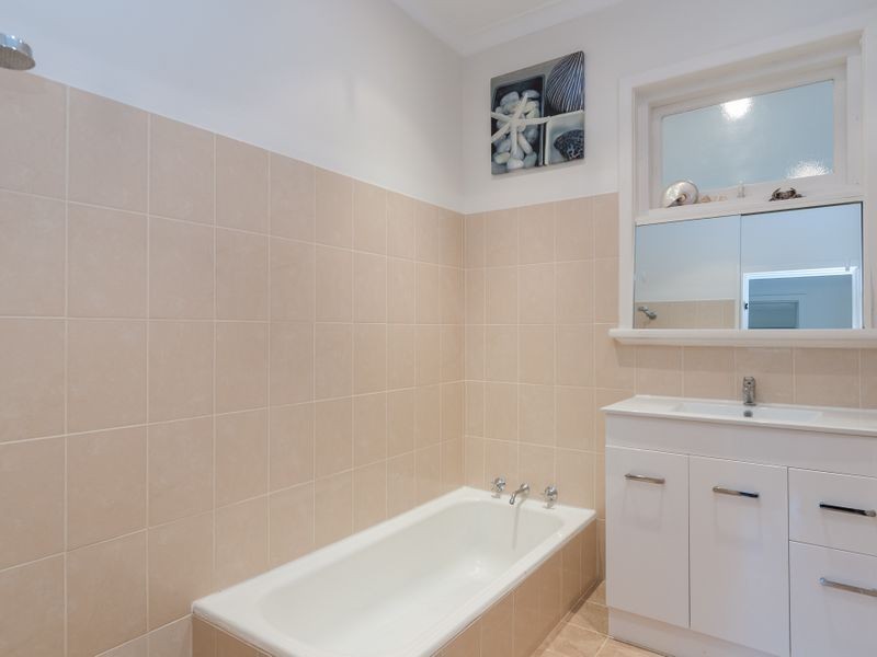 11 Weston Drive, Swan View WA 6056