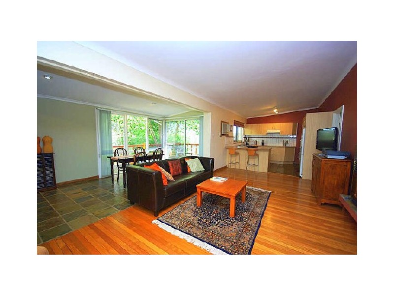 15 Vernallan Way, Lesmurdie WA 6076