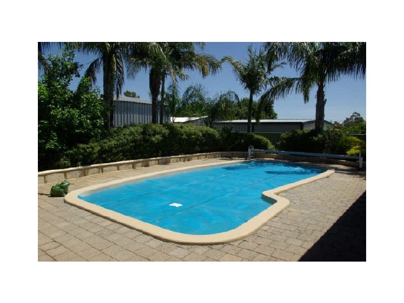 19 Ind Street, Lesmurdie WA 6076