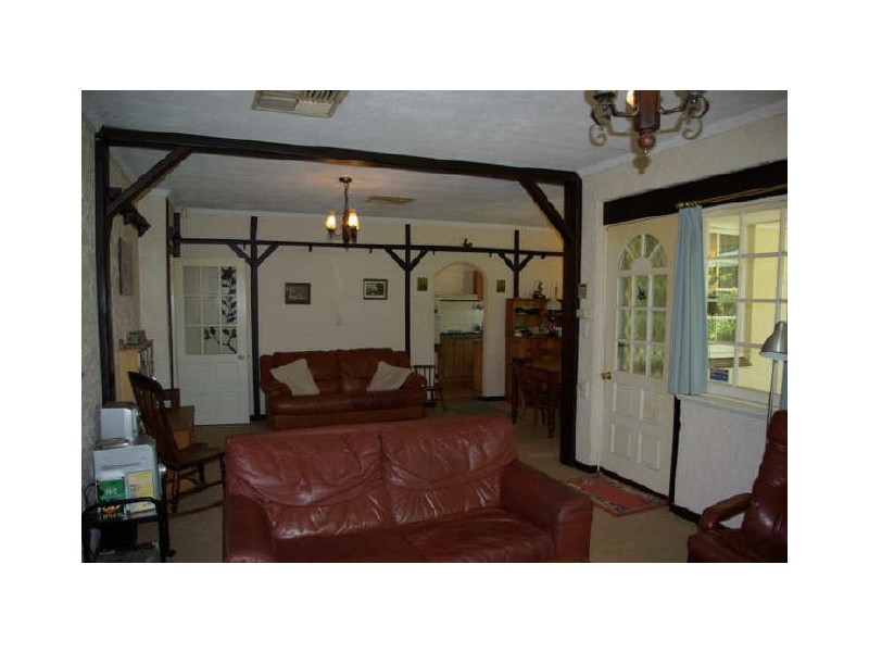 11 Taylor Road, Kalamunda WA 6076