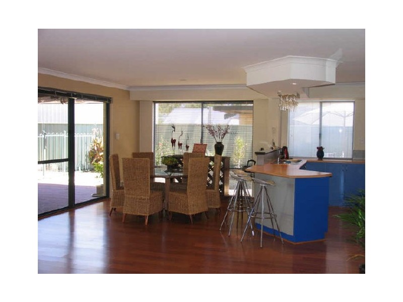 15 Regency Ramble, Wattle Grove WA 6107