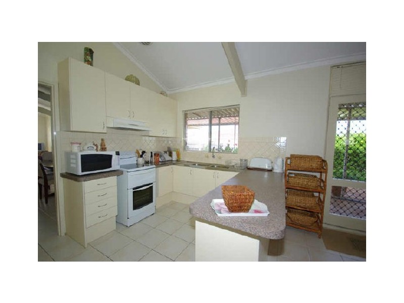 8 Dalwood Road, Swan View WA 6056