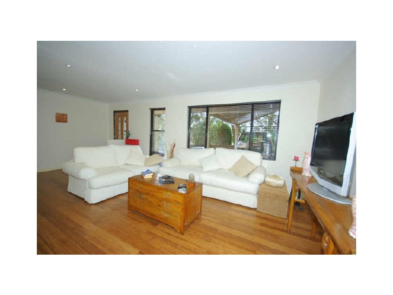 15 Snowball Road, Kalamunda WA 6076