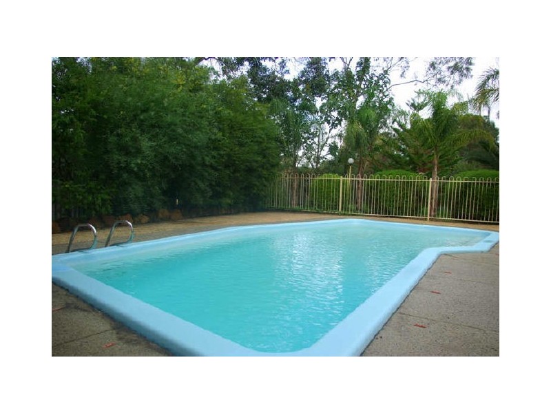 18 Waterloo Crescent, Lesmurdie WA 6076