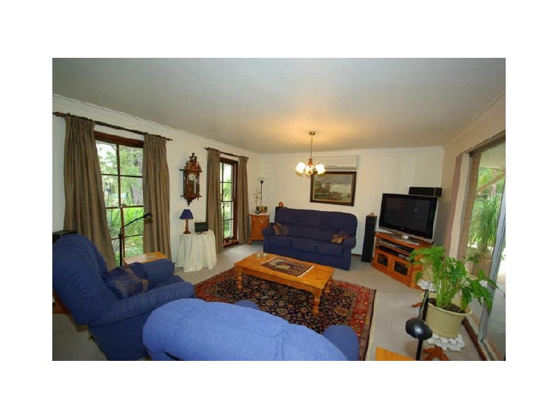 18 Waterloo Crescent, Lesmurdie WA 6076