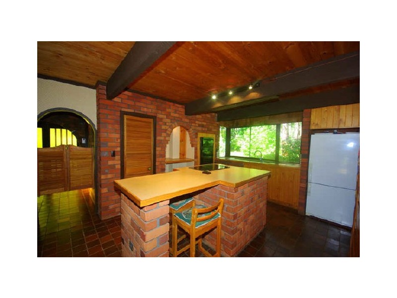 101 Falls Road, Lesmurdie WA 6076