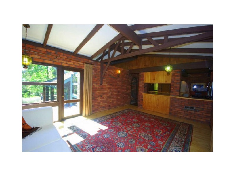 101 Falls Road, Lesmurdie WA 6076