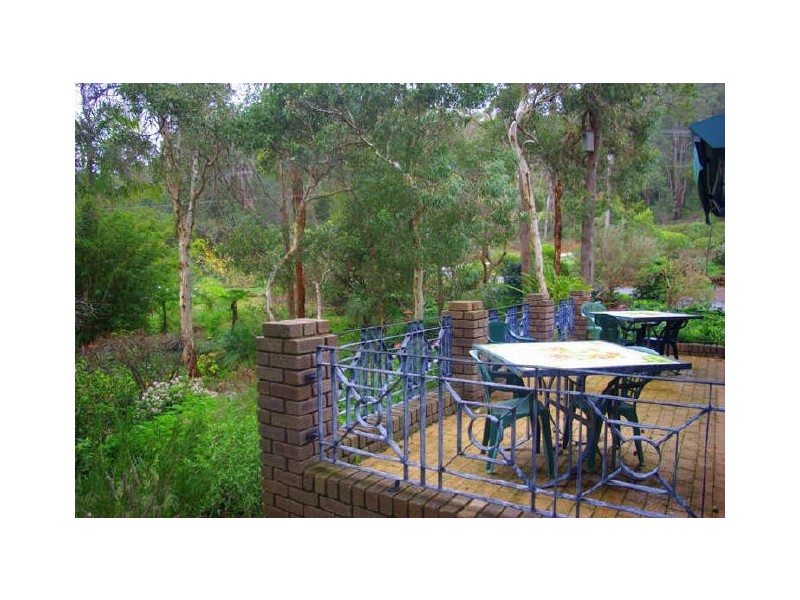101 Falls Road, Lesmurdie WA 6076
