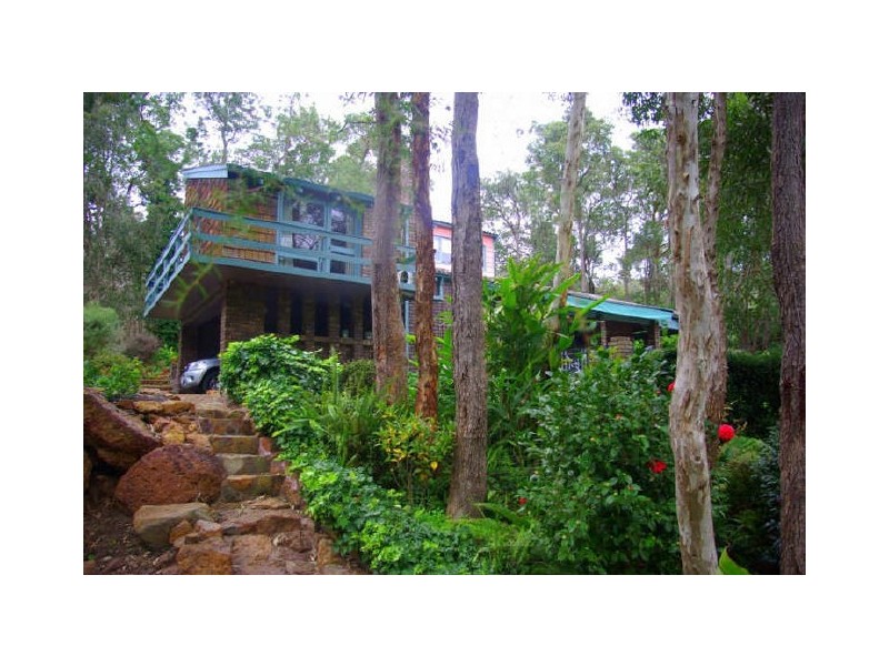 101 Falls Road, Lesmurdie WA 6076