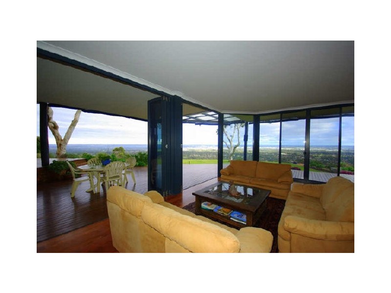 15 High Peak Place, Lesmurdie WA 6076