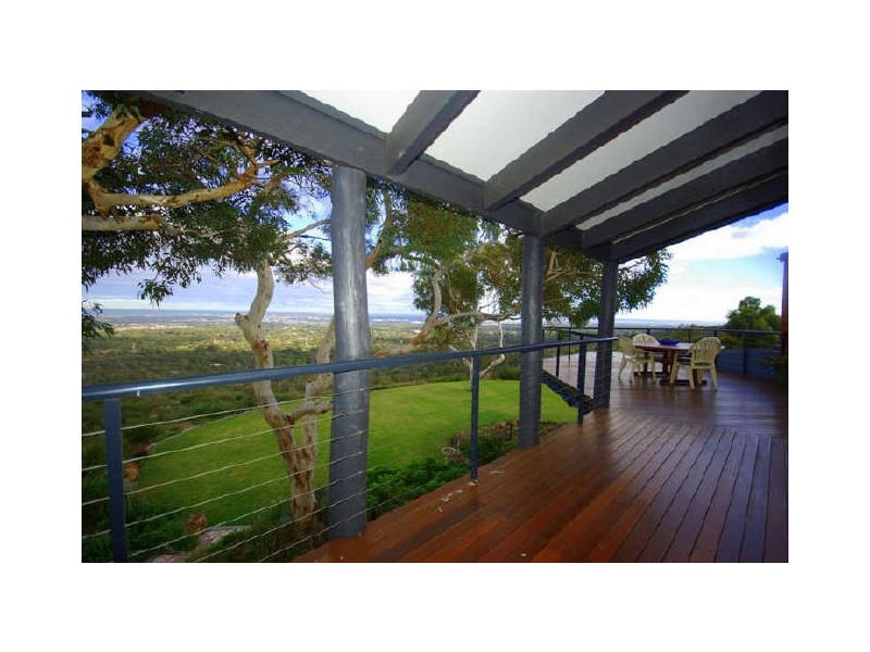 15 High Peak Place, Lesmurdie WA 6076