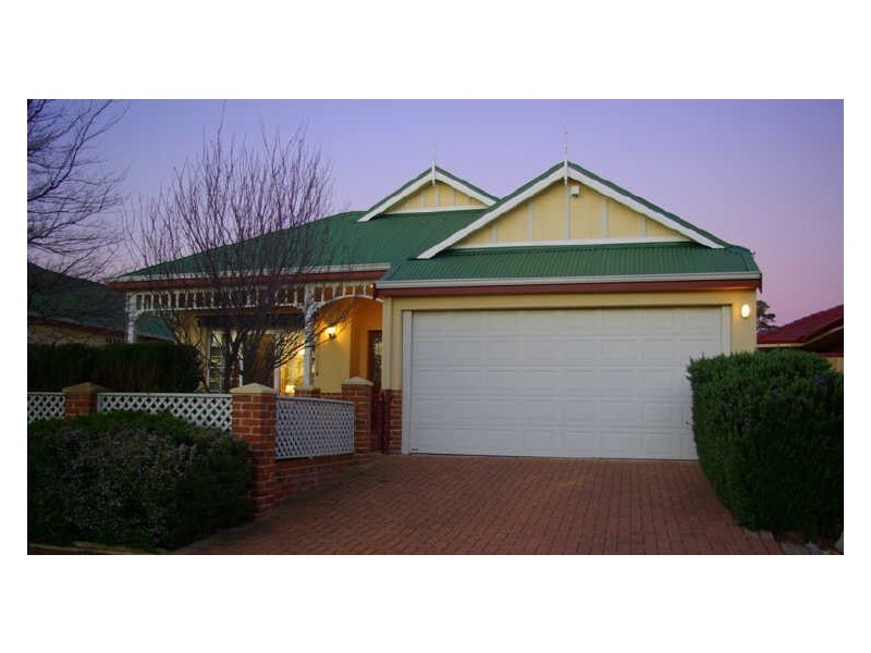 2/11 Brooks Street, Kalamunda WA 6076