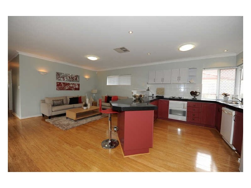 2/11 Brooks Street, Kalamunda WA 6076