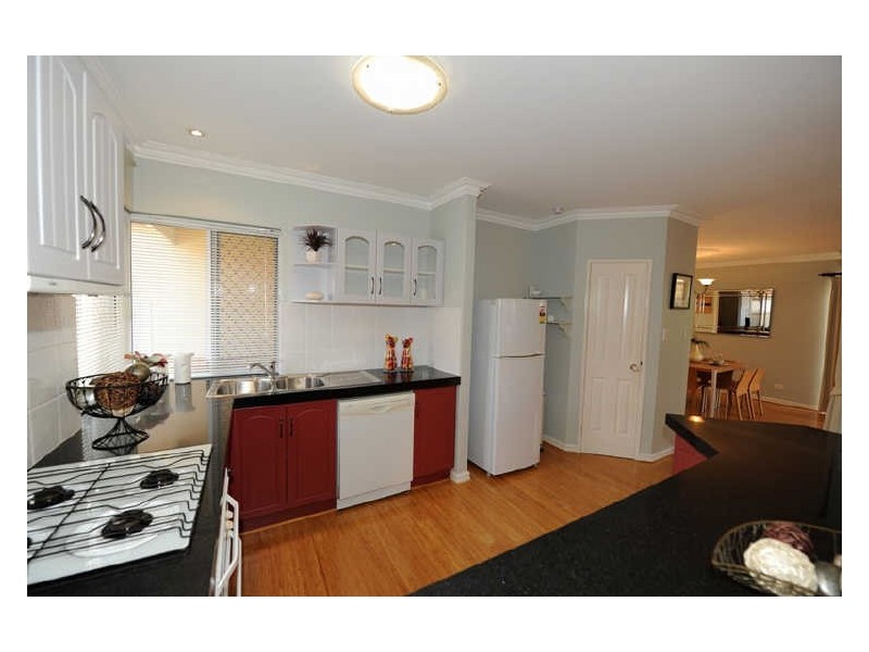 2/11 Brooks Street, Kalamunda WA 6076