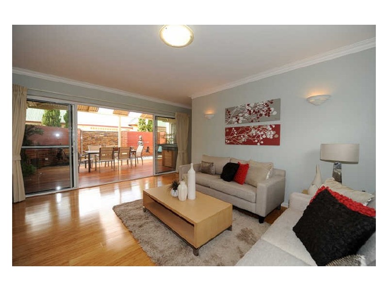 2/11 Brooks Street, Kalamunda WA 6076