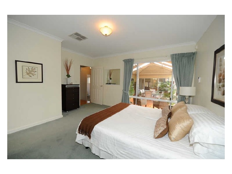 2/11 Brooks Street, Kalamunda WA 6076