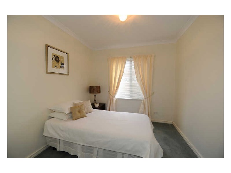 2/11 Brooks Street, Kalamunda WA 6076