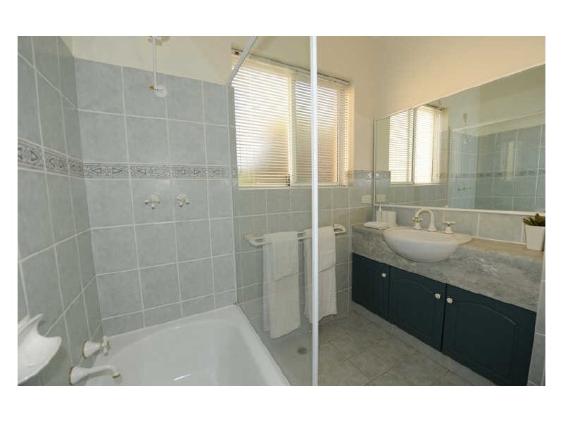 2/11 Brooks Street, Kalamunda WA 6076