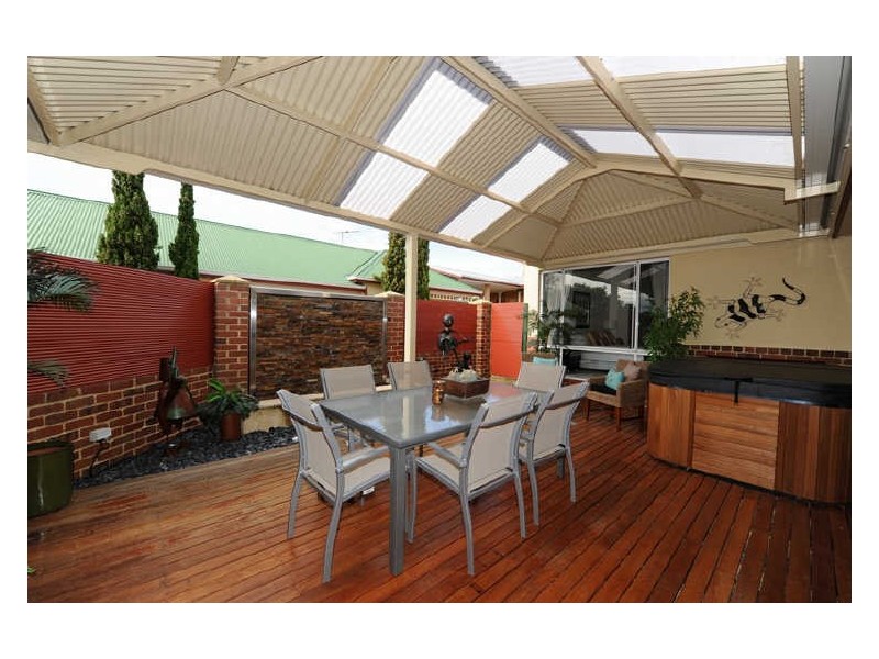 2/11 Brooks Street, Kalamunda WA 6076