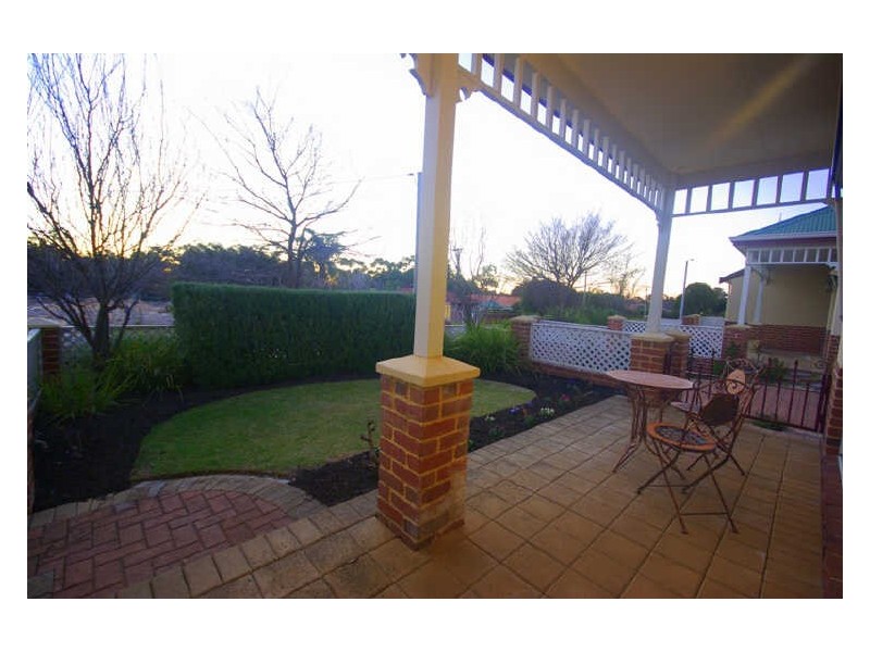 2/11 Brooks Street, Kalamunda WA 6076