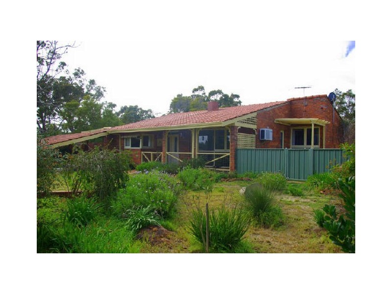 2 Hart Road, Lesmurdie WA 6076