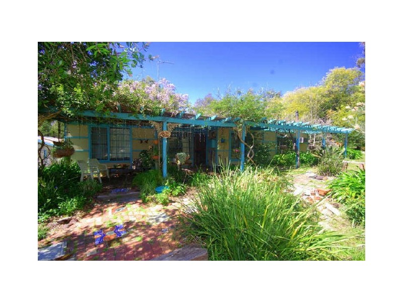 13 Hinkler Road, Kalamunda WA 6076