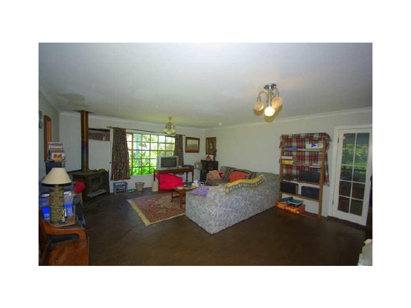 13 Hinkler Road, Kalamunda WA 6076