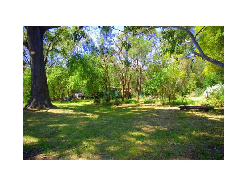 13 Hinkler Road, Kalamunda WA 6076