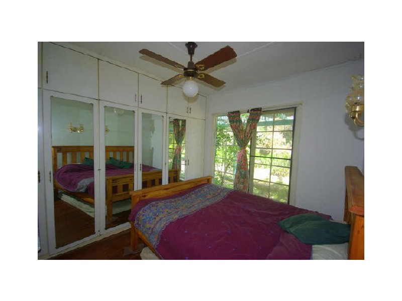 13 Hinkler Road, Kalamunda WA 6076