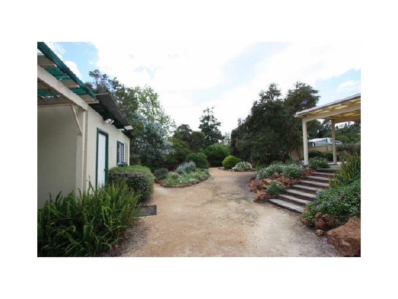 27 Barwon Street, Lesmurdie WA 6076
