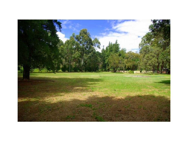 16 Sadler Drive, Gooseberry Hill WA 6076