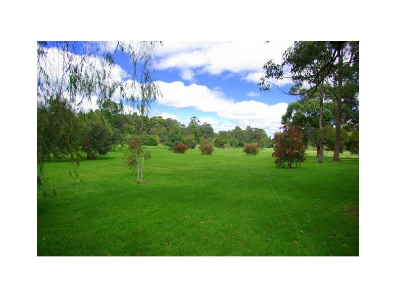 62 Orangedale Road, Lesmurdie WA 6076