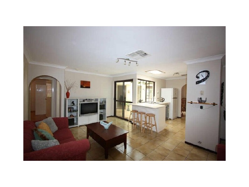 7 Sovereign Place, Forrestfield WA 6058