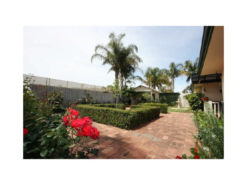 7 Sovereign Place, Forrestfield WA 6058