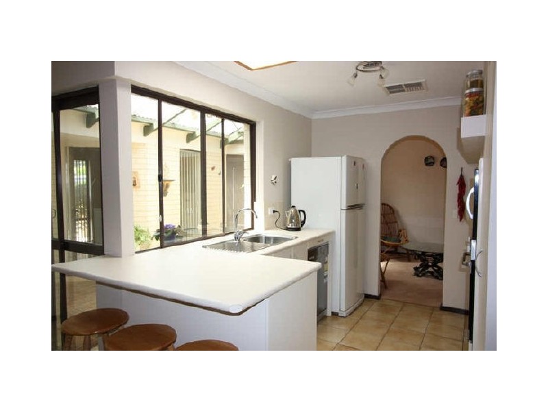 7 Sovereign Place, Forrestfield WA 6058