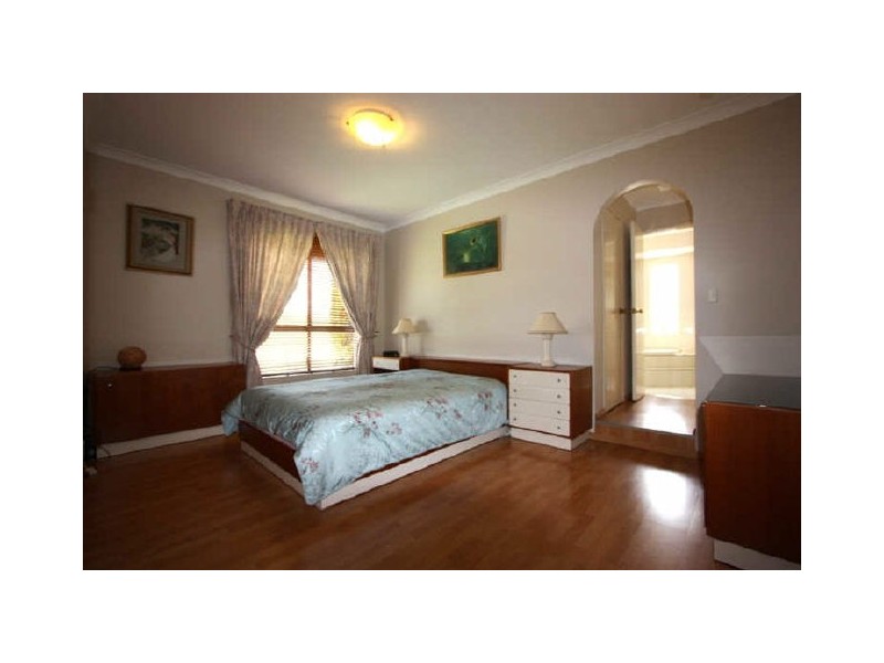 7 Sovereign Place, Forrestfield WA 6058