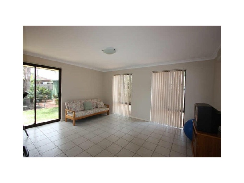 7 Sovereign Place, Forrestfield WA 6058